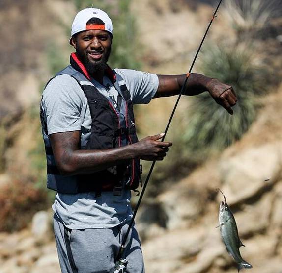 无球跑位更 无球跑位更